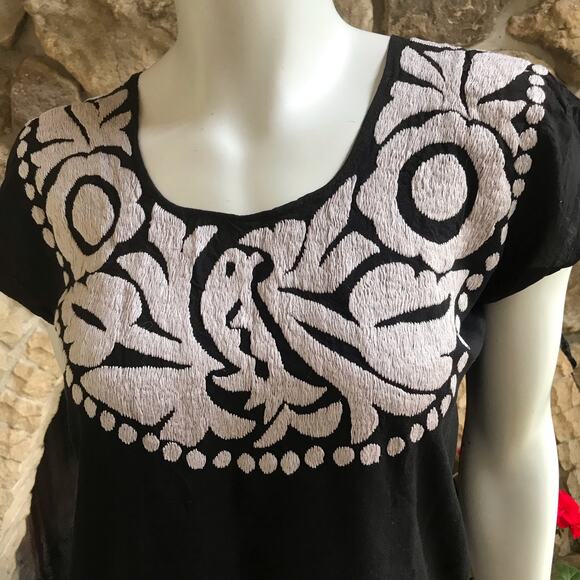 ANUA Embroidered  Black White Floral Bird Short Sleeve Shirt Women's Size S - Picture 4 of 8